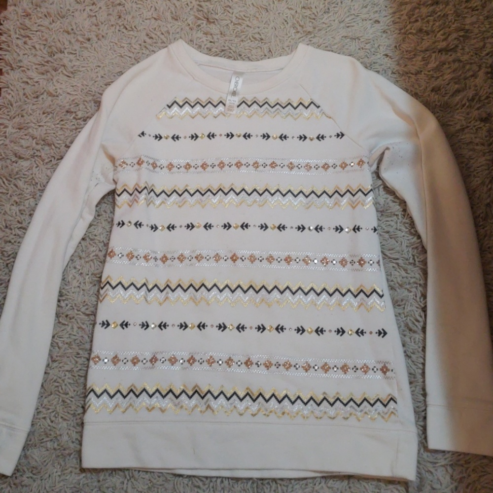 White long sleeve with cheveron pattern